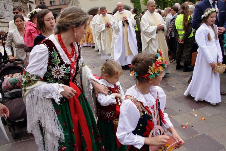 Boże Ciało 2016 - procesja z Wawelu na Rynek Główny 