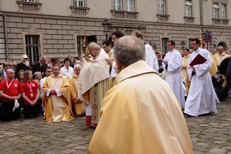 Boże Ciało 2016 - procesja z Wawelu na Rynek Główny 