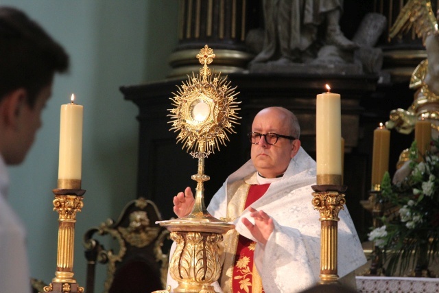 Procesja Bożego Ciała w parafii św. Marii Magdaleny w Cieszynie