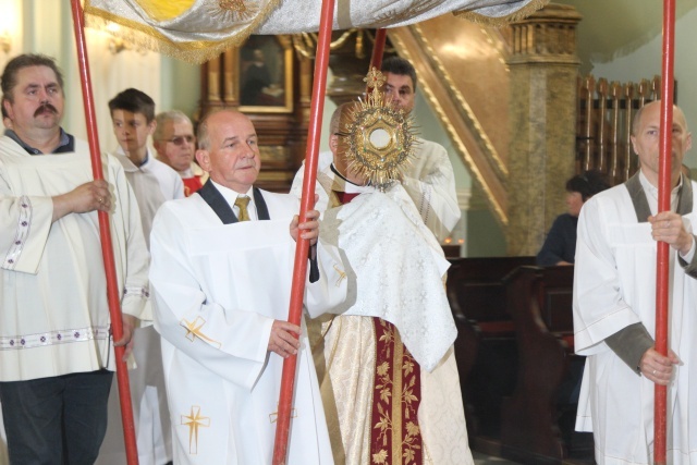 Procesja Bożego Ciała w parafii św. Marii Magdaleny w Cieszynie