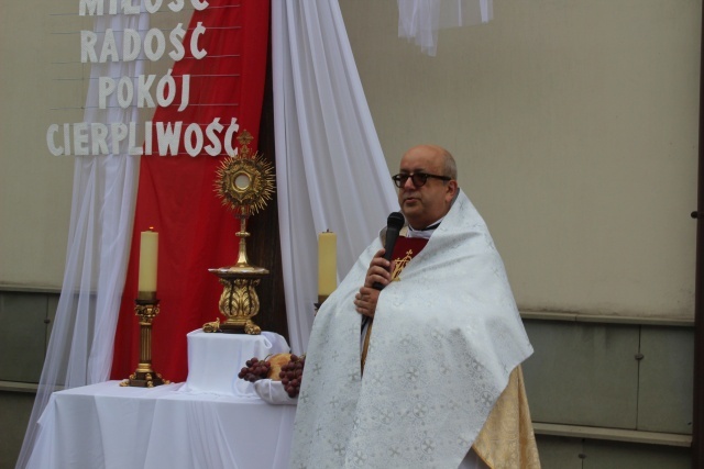 Procesja Bożego Ciała w parafii św. Marii Magdaleny w Cieszynie