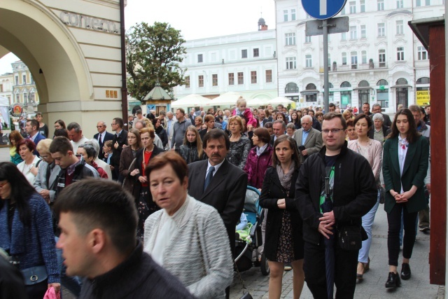 Procesja Bożego Ciała w parafii św. Marii Magdaleny w Cieszynie