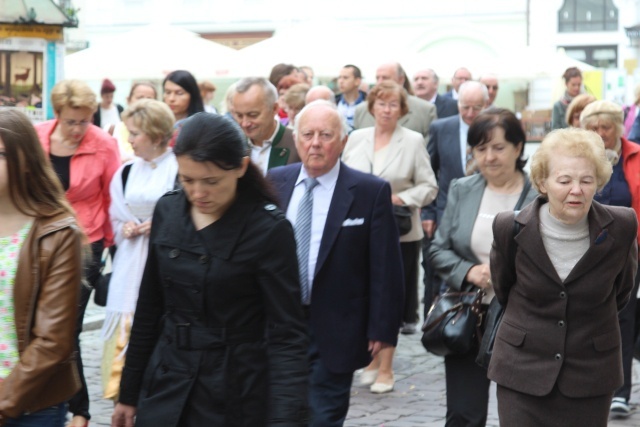 Procesja Bożego Ciała w parafii św. Marii Magdaleny w Cieszynie