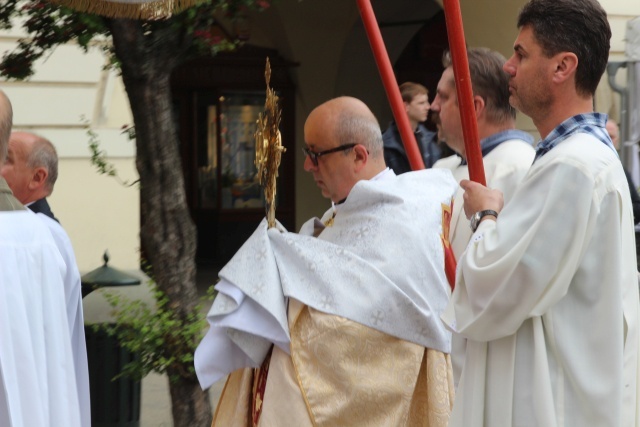 Procesja Bożego Ciała w parafii św. Marii Magdaleny w Cieszynie