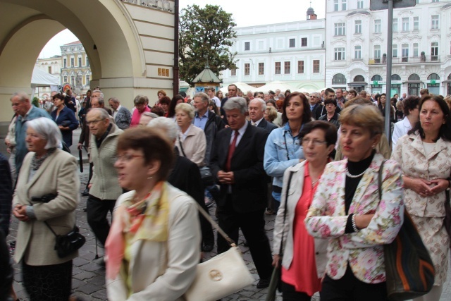 Procesja Bożego Ciała w parafii św. Marii Magdaleny w Cieszynie