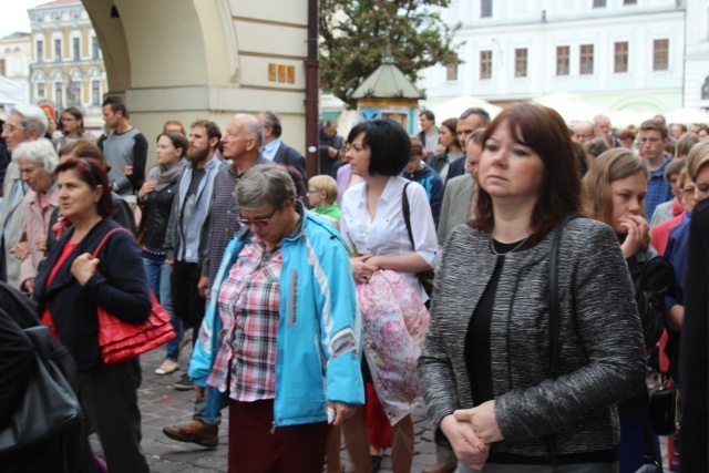 Procesja Bożego Ciała w parafii św. Marii Magdaleny w Cieszynie