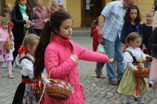 Procesja Bożego Ciała w parafii św. Marii Magdaleny w Cieszynie