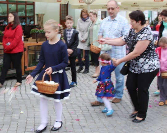 Procesja Bożego Ciała w parafii św. Marii Magdaleny w Cieszynie