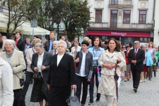 Procesja Bożego Ciała w parafii św. Marii Magdaleny w Cieszynie