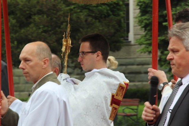 Procesja Bożego Ciała w parafii św. Marii Magdaleny w Cieszynie