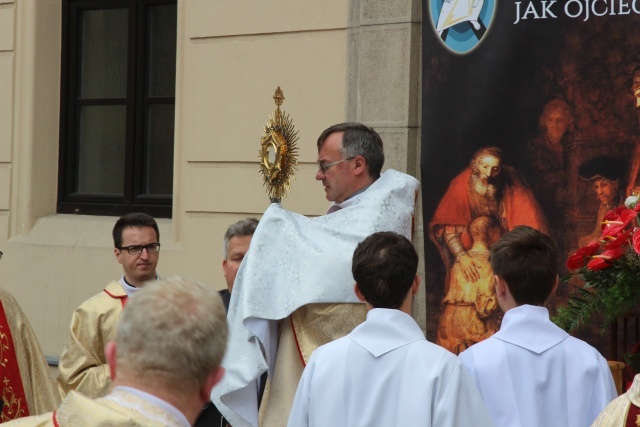 Procesja Bożego Ciała w parafii św. Marii Magdaleny w Cieszynie