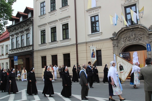 Procesja Bożego Ciała w parafii św. Marii Magdaleny w Cieszynie