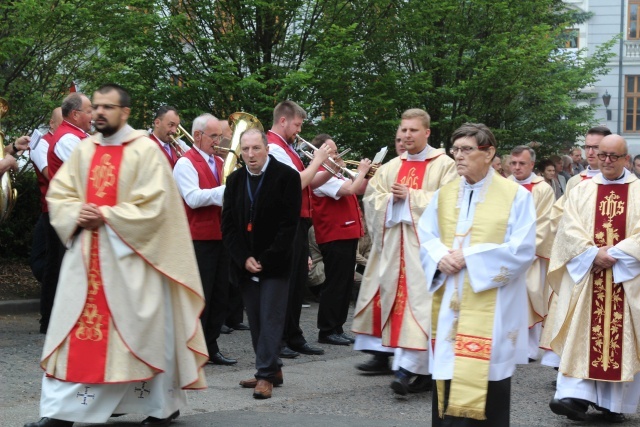 Procesja Bożego Ciała w parafii św. Marii Magdaleny w Cieszynie