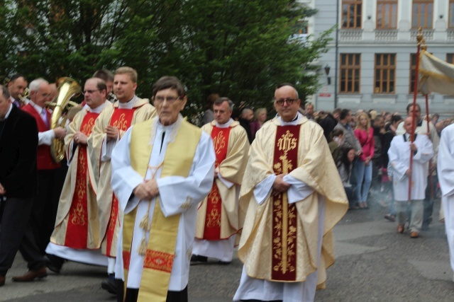 Procesja Bożego Ciała w parafii św. Marii Magdaleny w Cieszynie