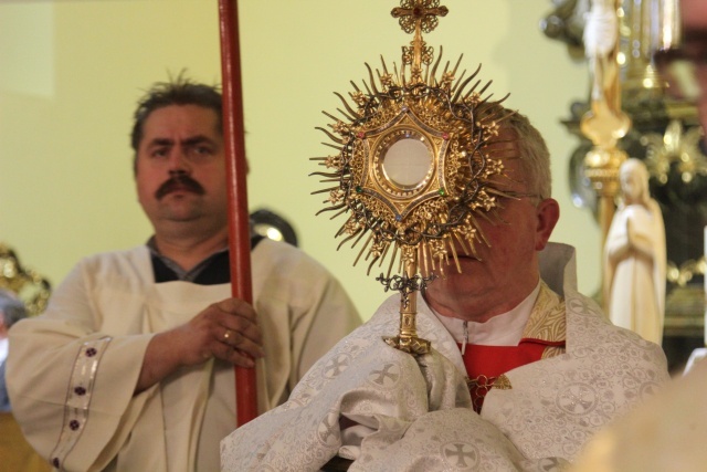 Procesja Bożego Ciała w parafii św. Marii Magdaleny w Cieszynie