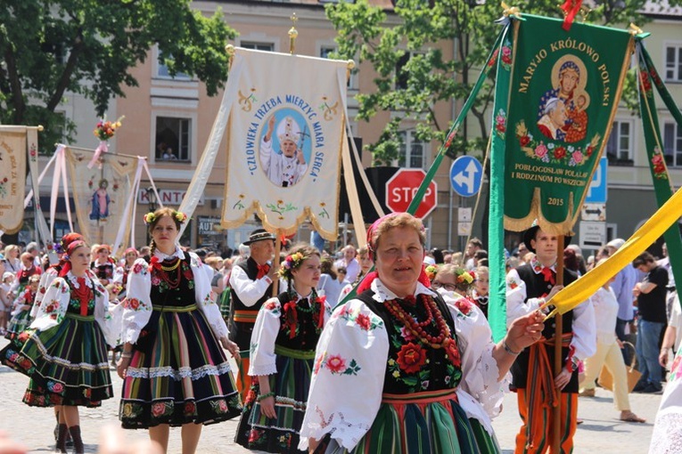 Boże Ciało w Łowiczu - Procesja