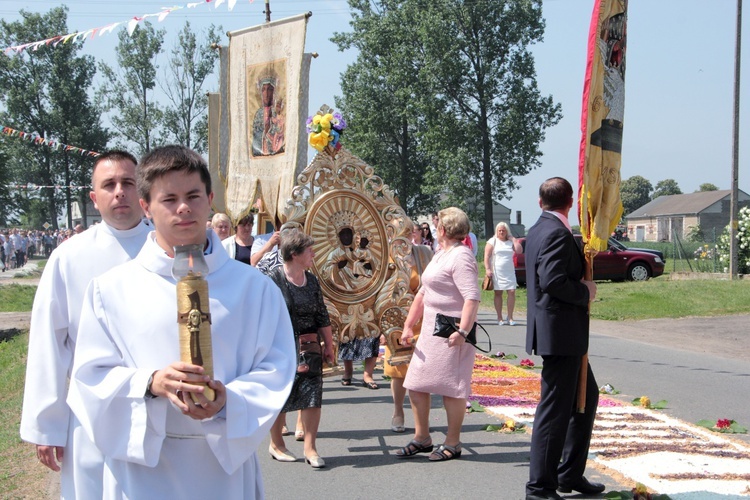 Procesja Bożego Ciała w Oporowie