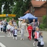 Asysta przedszkolaków w procesji Bożego Ciała