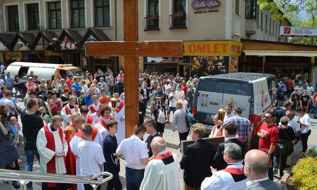 Symbole ŚDM na Krupówkach