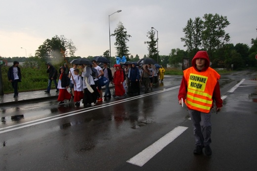 Pielgrzymka mężczyzn do MB Piekarskiej - cz. 1