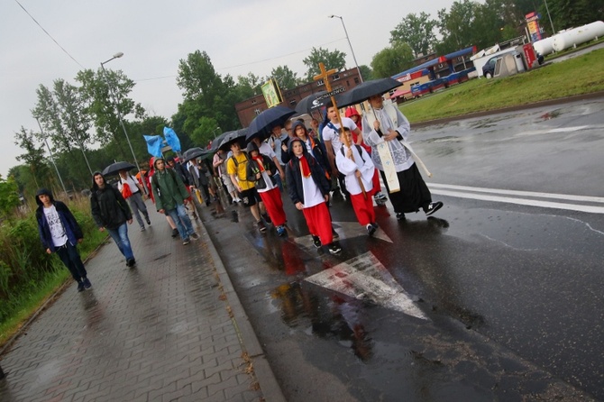 Pielgrzymka mężczyzn do MB Piekarskiej - cz. 1