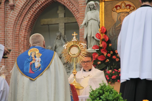 Nabożeństwo majowe na pielgrzymce w Piekarach Śląskich