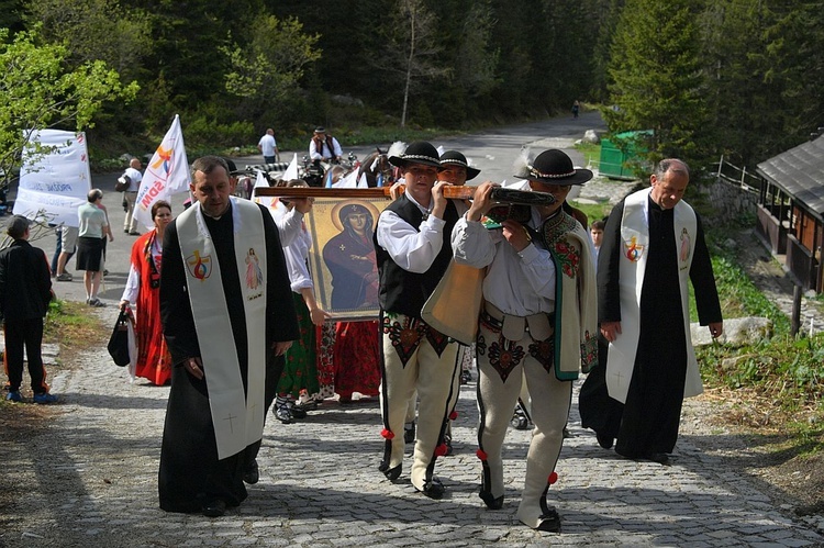 Z widokiem na góry