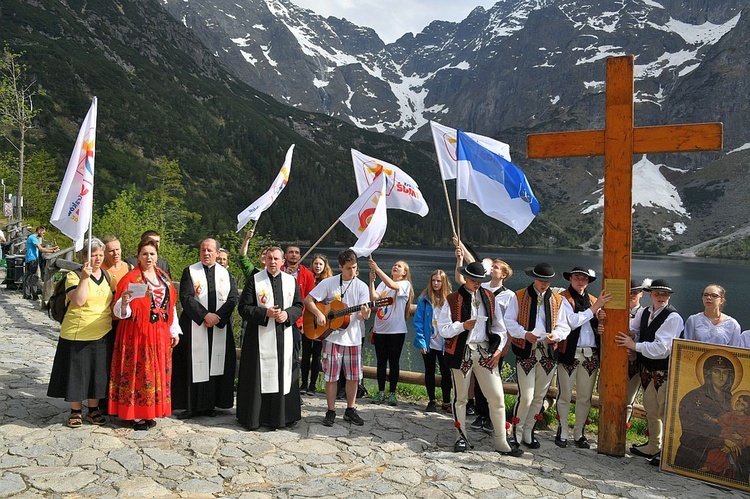 Z widokiem na góry