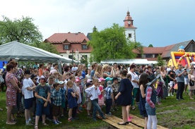 Dobra zabawa w plebańskich ogrodach