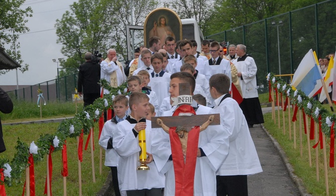 Procesja do kościoła w Kowalowej