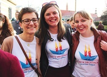 Wrocławski wolontariat ŚDM to niezwykła okazja zdobycia nowych umiejętności, osobistego rozwoju, nawiązania przyjaźni i pracy w młodym zespole ludzi z chrześcijańskimi wartościami. 