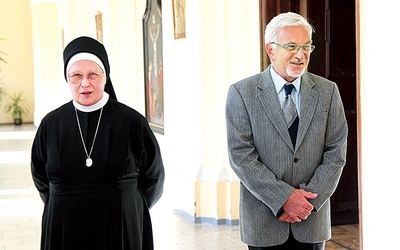 Siostra Teodozja Winnicka i dr Janusz Kaczmarzyk. 