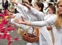 – Eucharystia  jest więcej niż pamiątką historyczną. Jest Jezusową obecnością  tu i teraz – przypomniał biskup.
