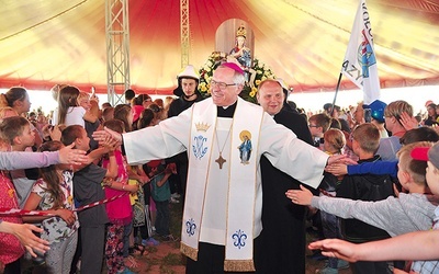 Skrzatusz, 28 maja. Moment wprowadzenia cudownej Piety do namiotu.