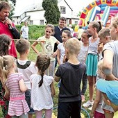 Przy kościele parafialnym w Imielnicy odbył się piknik rodzinny z atrakcjami dla najmłodszych pątników.