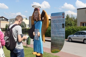 Na ścieżce edukacyjnej znajduje się 7 rzeźb aniołów