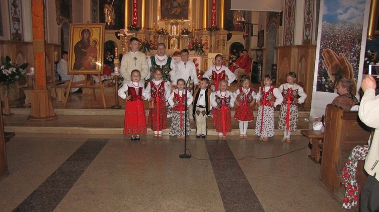 Peregrynacja symboli ŚDM w Czarnym Dunajcu - cz.1