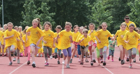 Dziecięco w parku miejskim