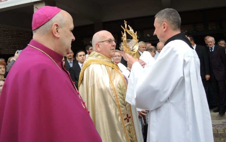 Znaki miłosierdzia na os. Karpackim