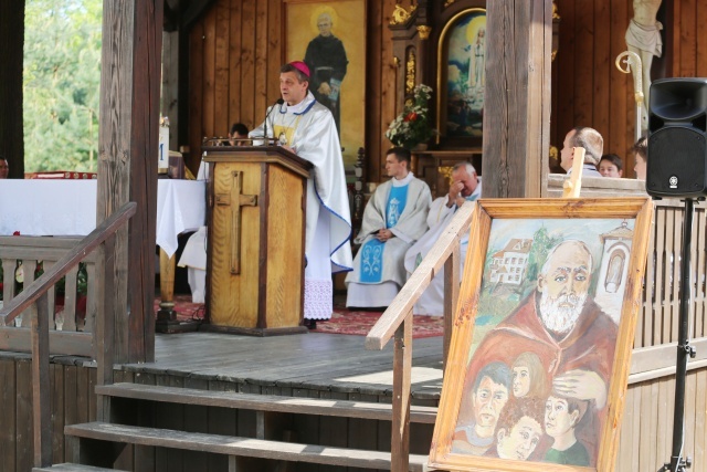 Pielgrzymka Fundacji im. Brata Alberta w Rychwałdzie