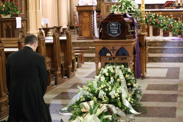 Ostatnie pożegnanie śp. ks. inf. Stanisława Dadaka w Wilamowicach