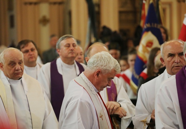 Ostatnie pożegnanie śp. ks. inf. Stanisława Dadaka w Wilamowicach