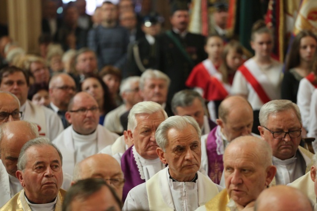 Ostatnie pożegnanie śp. ks. inf. Stanisława Dadaka w Wilamowicach