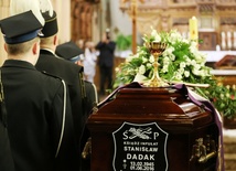 Ostatnie pożegnanie śp. ks. inf. Stanisława Dadaka w Wilamowicach