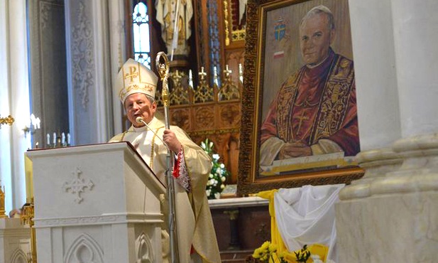 W homilii bp Henryk Tomasik mówił, że 25 lat temu gościliśmy świętego