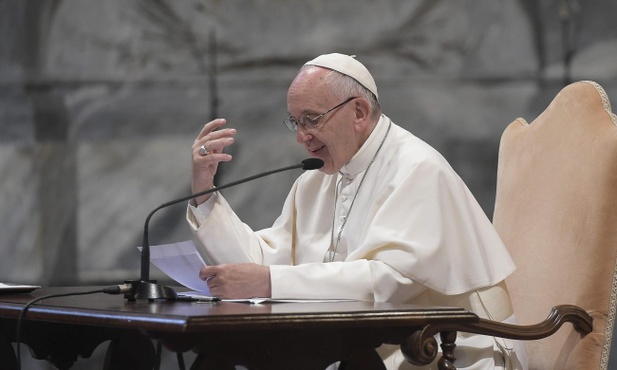Papież: Kościół powinien wchodzić do polityki