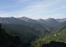 Tatry: Zmasakrowane zwłoki przy szlaku