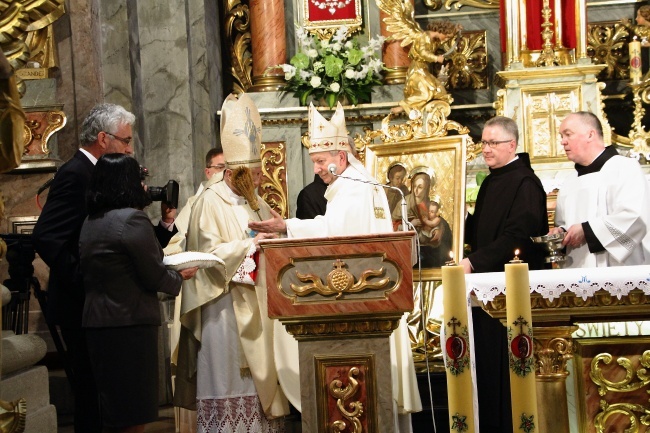 Koronacja obrazu Świętej Rodziny "Salus Infirmorum" u bonifratrów