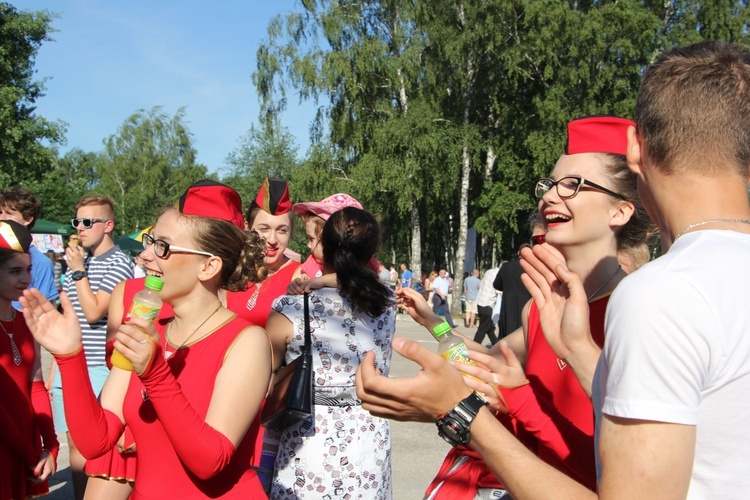 Poświęcenie placu pod budowę kościoła w Skierniewicach