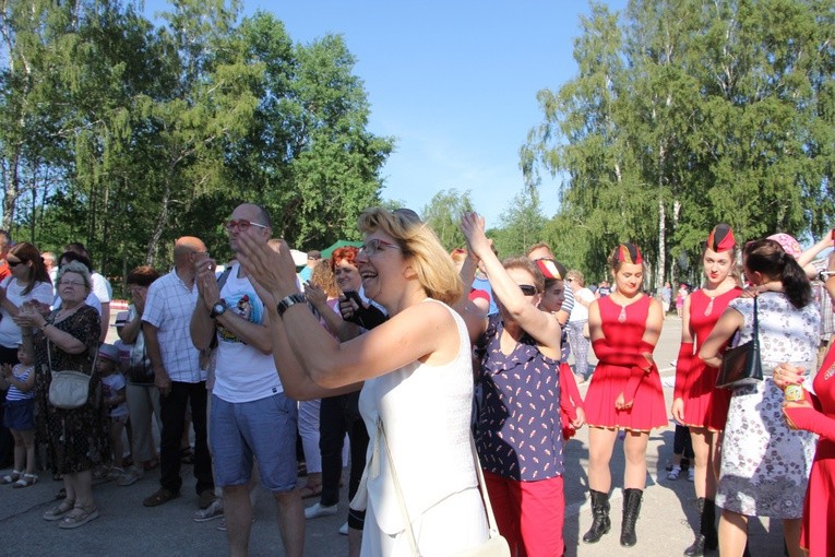 Poświęcenie placu pod budowę kościoła w Skierniewicach